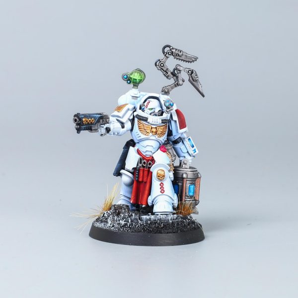 Apothecary Biologis - Painted Miniature (Warhammer 40,000)
