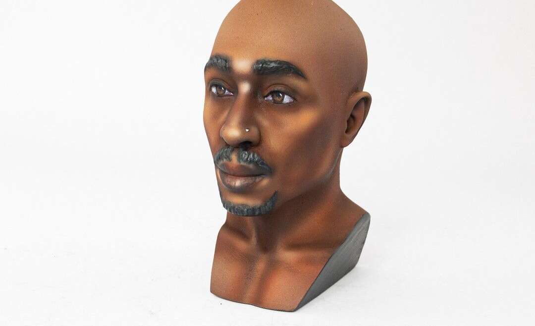 Bust – Tupac Shakur
